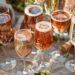 Alternatives au champagne pour un vin d'honneur de mariage : 5 options festives et abordables